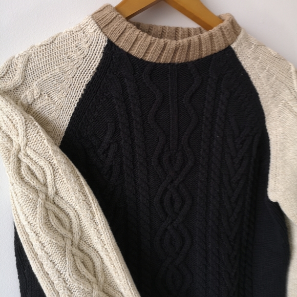 Color blocked cable knit sweater - Picture 3 of 4